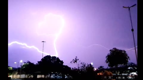 impressive lightning storm 😱