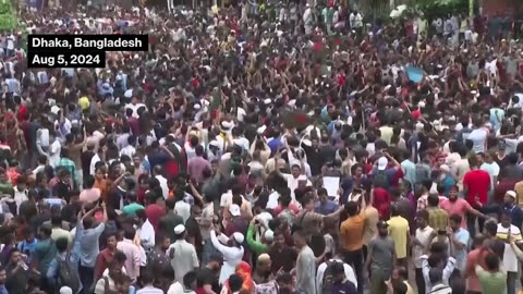 Bangladesh Protests: People Celebrate in Dhaka After PM Hasina Resigns | NE