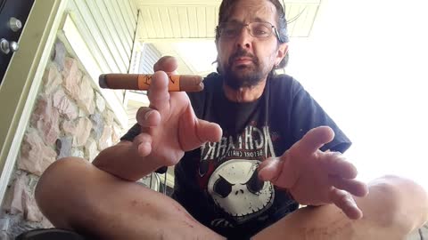 Reviewing Blackbird Cigars Jackdraw