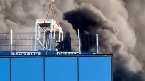 Huge Fire engulfs roof of high-rise building in Reading, UK..