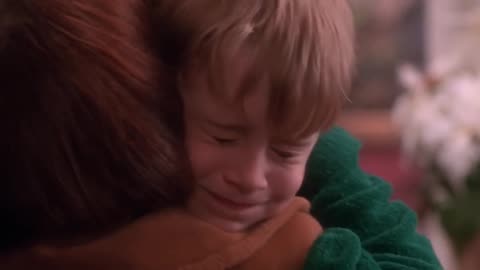 home alone (1990)- kevin and mom "HUG" Scene!