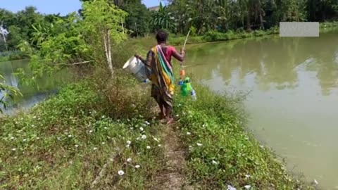 Cool drink fishing || Women catching fishes || new techniques for fishing.