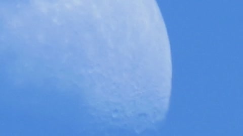 Jaw-dropping extreme closeup of the moon during the day