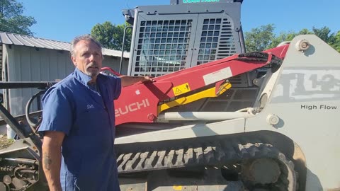 NOT A SKIDSTEER, BUT A TRACKLOADER!