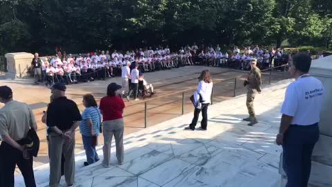 Tomb of the unknown soldier 100 yr WWII vet laid wreath