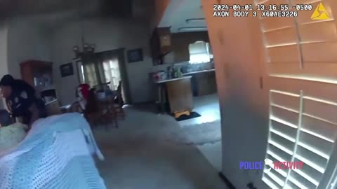 man burns the house when the cops try to evict him