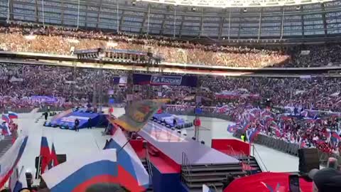 Putin leaves the stage at Luzhniki to thunderous applause