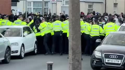 More footage of Muslims and Hindus clashing again in Leicester, England