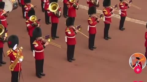 Queen’s Guard Plays US National Anthem To Honour The Victims Of 9/11 🇬🇧❤️🇺🇸