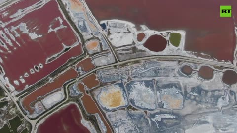 Yuncheng Salt Lake turns into a multicolored spectacle amid high temperatures