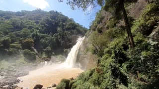 Sri lanka's most beautiful water fall (Dunhinda fall)