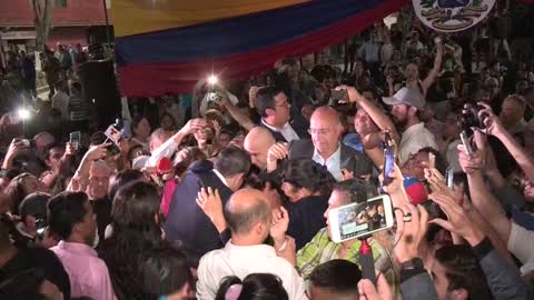 Juan Guaidó promete más presión contra Maduro