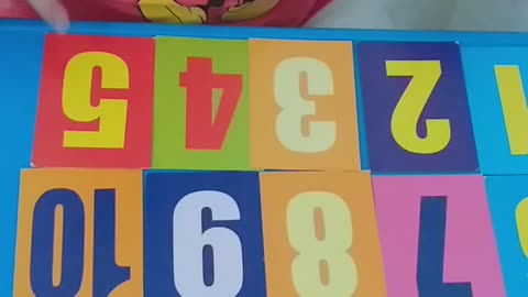 Little boy learns counting numbers in CHINESE👍🏽👍🏽👍🏽