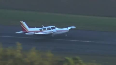 Plane Incredible Crash Landing.