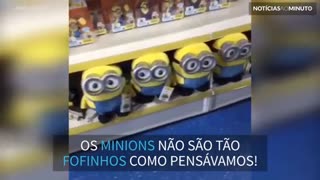 Minions perseguem homem em supermercado