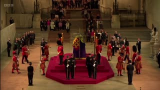 Royal Guard Collapses Next to the Queen’s Coffin