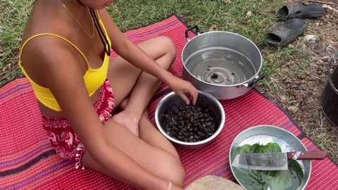 Wonder farm woman Day 35 Snail curry cooking a traditional Thai curry with river caught snails