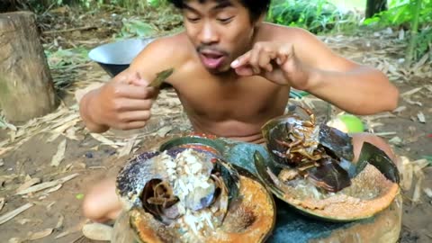 Cooking Horse Shoe Crab in the Forest