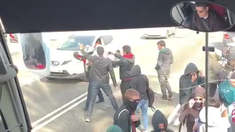 Violencia de la ultraizquierda e independentismo contra el bus de Hazte Oír en Cataluña (1)