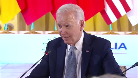 Biden's brain is utterly fried, he can’t even read a simple sentence off his own notes.