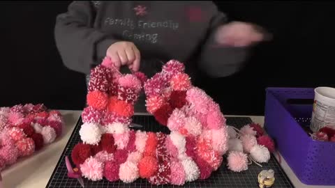 FFG Arts n Crafts Pom-Pom Heart Wreath