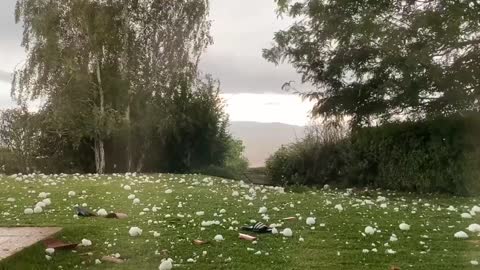 🇪🇸 Freakishly large hail fell in Catalonia