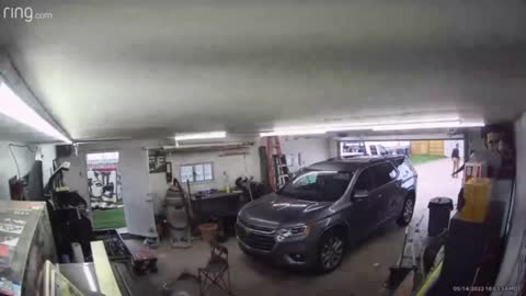 Blatant wannabe thief garage view