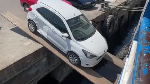 This is a real video of How cars get onboard in Brazil. Unbelievable