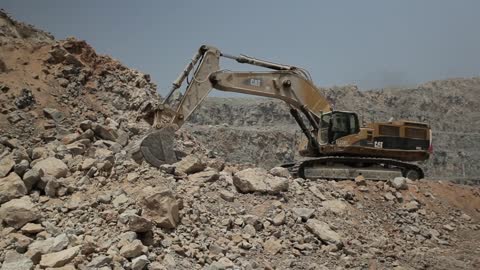 Cat® Excavators in UAE, Kuwait, Qatar, Oman & Bahrain
