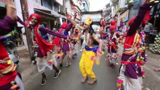 La India celebra en las calles el nacimiento del dios Krishna