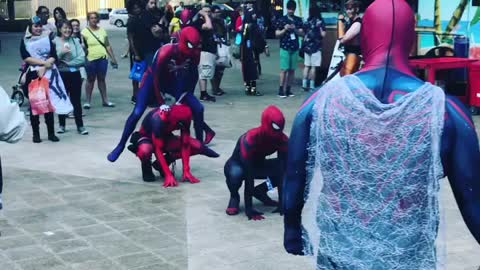 Spider-Man Group Plays Leap frog