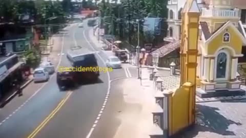 Bus Accident Knocks Down Building