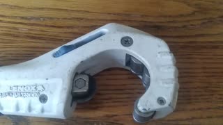 Change Pipe Cutter Blade?