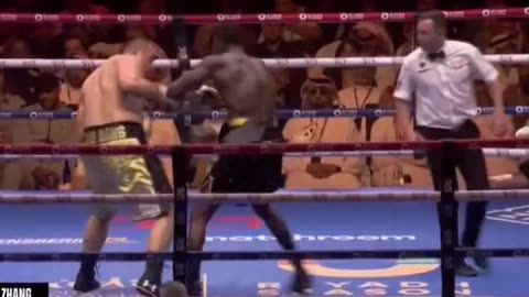 😱 Wilder is KO'd by Zhang !!! 😱 #deontaywilder #zhangzhehan #boxing #knockouts #viral