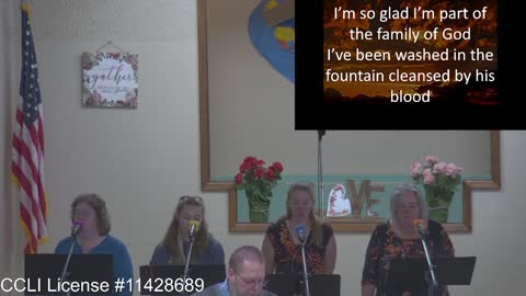 Moose Creek Baptist Church Sing “The Family of God” During Service 8-21-22