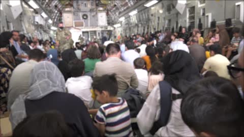 Civilians Board UK Military Cargo Aircraft in Kabul Amid Mass Evacuations