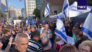 🇮🇱Dozens of Israelis took part in an unauthorised rally outside the Israeli Defence Ministry building in east Tel Aviv. There are also calls for the government to resign.