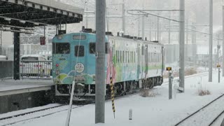 Diesel cars leaving Shin-Hakodate for Mori