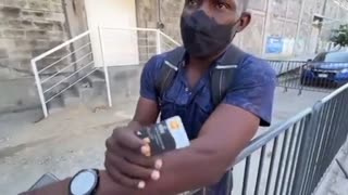 Wow This Haitian in Mexico is trying to get into America.