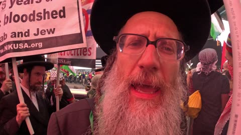 Rabbi Dovid Feldman at the protest "Defend Palestine and Lebanon" in New York City.