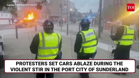 UK Burns As Rioters Go On Rampage; Set Cars Ablaze, Hurl Bricks At Cops | Sunderland Violence