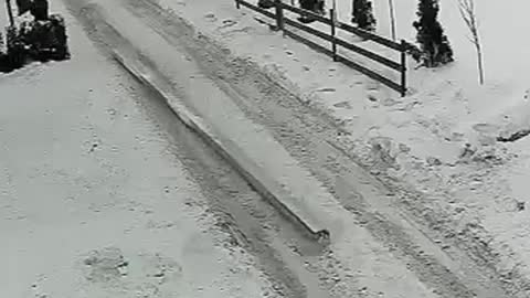 Funny video: Winter riding on an electric pole)