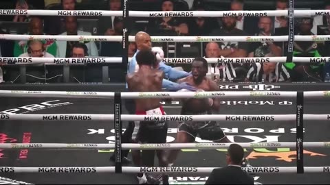 Terence Crawford Stops Spence After 3 Wild Knockdowns | SHOWTIME PPV