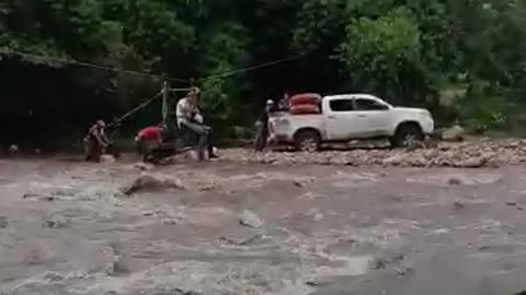 Creciente en río de Santa Helena del Opón pone en riesgo a sus habitantes