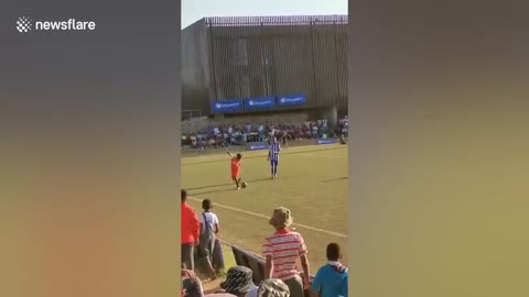 Showboating soccer youngster dazzles crowd with nutmeg