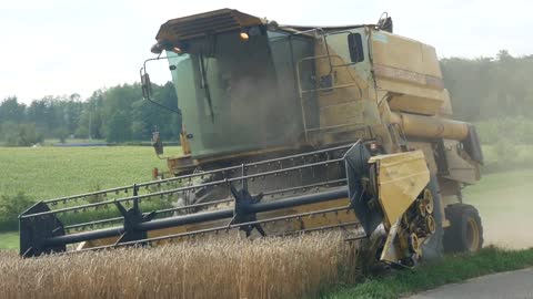 Harvester Machine Harvest Crops-Agricultural Equipment's