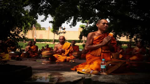 Monks Chants: Ultimate AUM OM Buddhist Meditation
