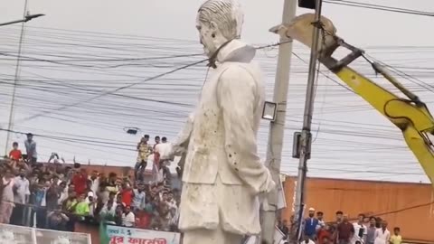 Mujub Statue Smashed