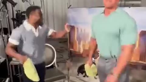 kevin Hart and Dwayne Johnson the tortilla challange