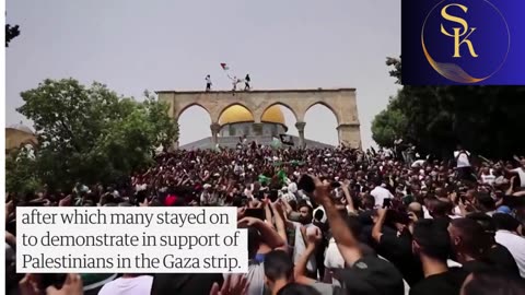 Palestinians and Israeli police clash at Mosque Al Aqsa